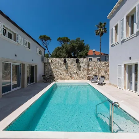 Villa Arilobos 5 Bedrooms Pool Central