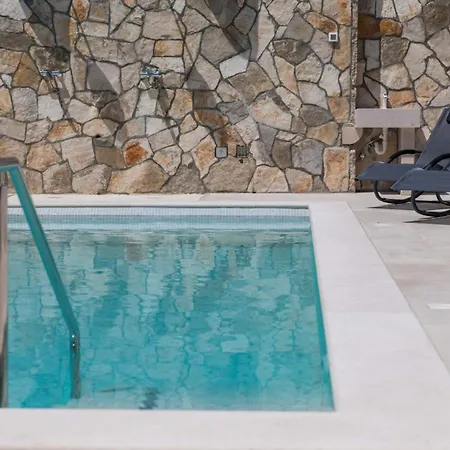 Villa Arilobos 5 Bedrooms Pool Central فيلة